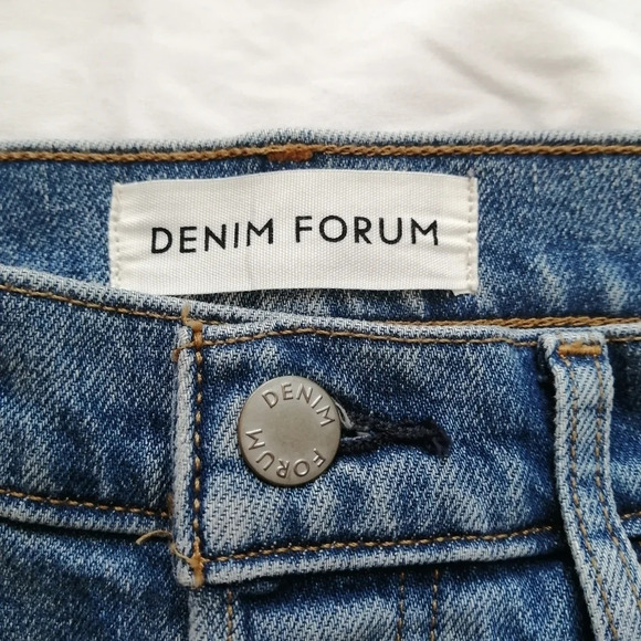 Aritzia Denim Forum The Yoko Bermuda Shorts Slim Mid Thigh with Raw Hem 25 - Picture 11 of 16